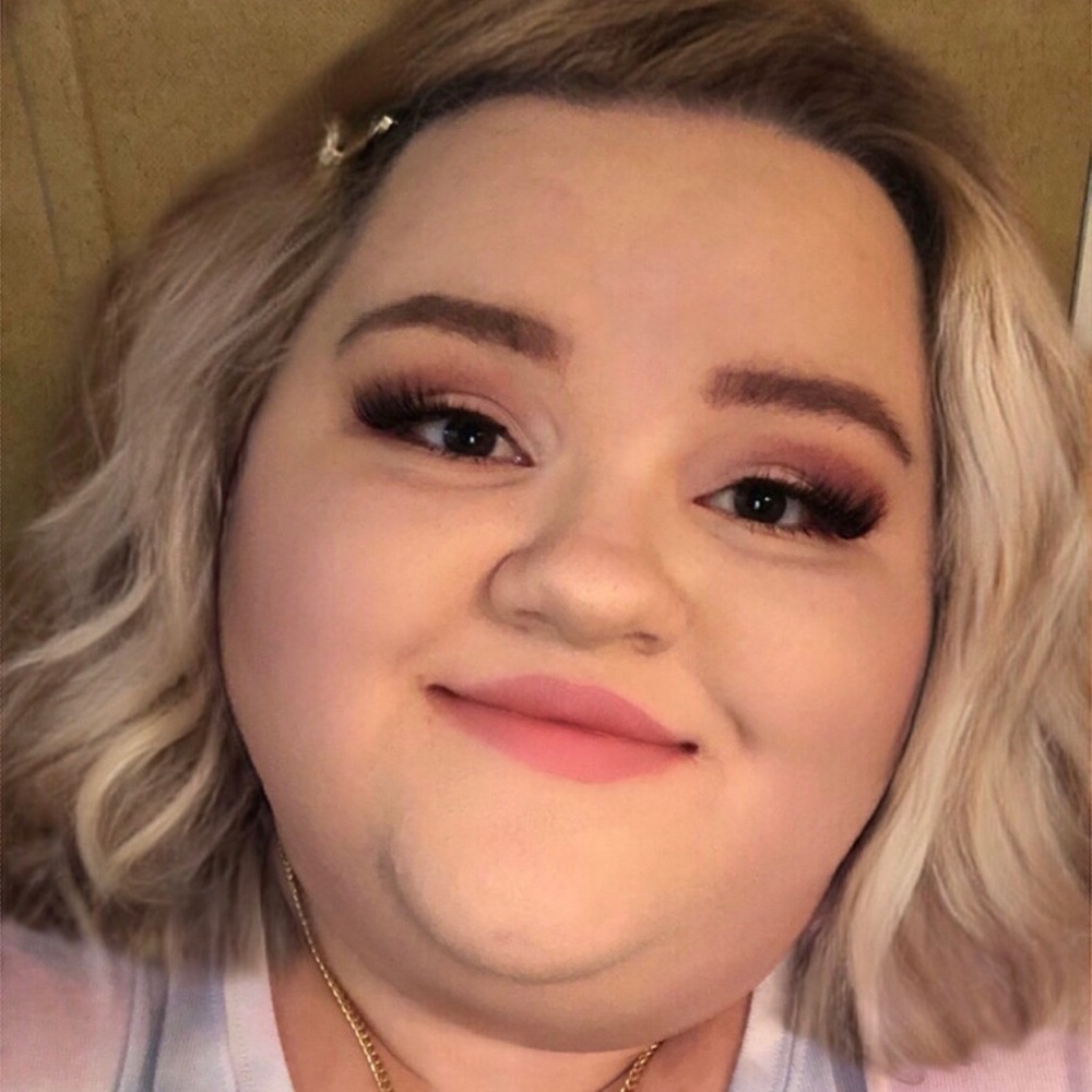 Meet your Posher, Chloe